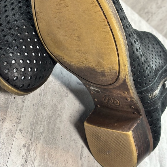 Lucky Brand Perforated Black Leather Ankle Zip Boots Booties 7M - Picture 8 of 8